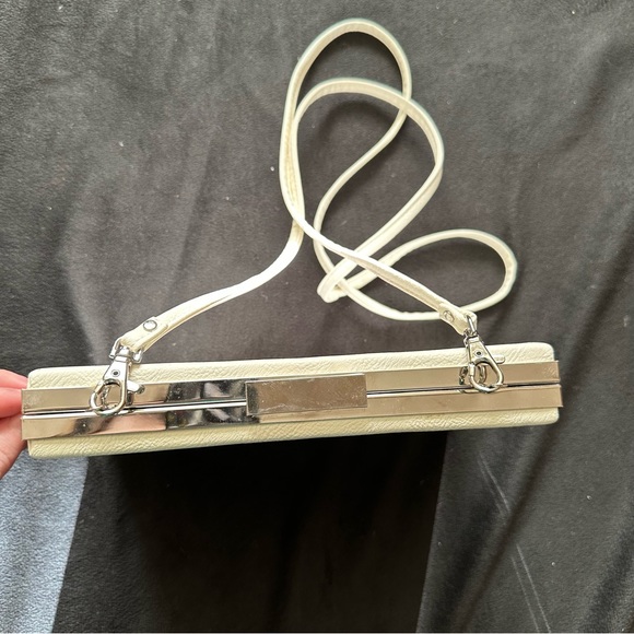 Disney Loungefly Princess Books OG Heart Logo Loungefly Crossbody Book Purse - Picture 5 of 7